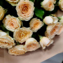 Букет из 5 кремовых кустовых роз