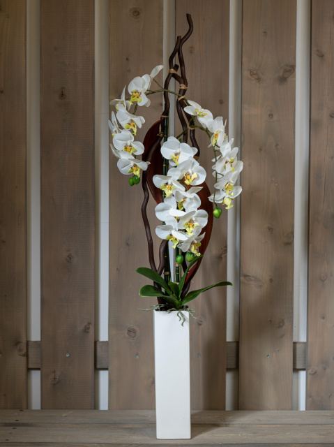 Композиция из белой искусственной орхидеи 